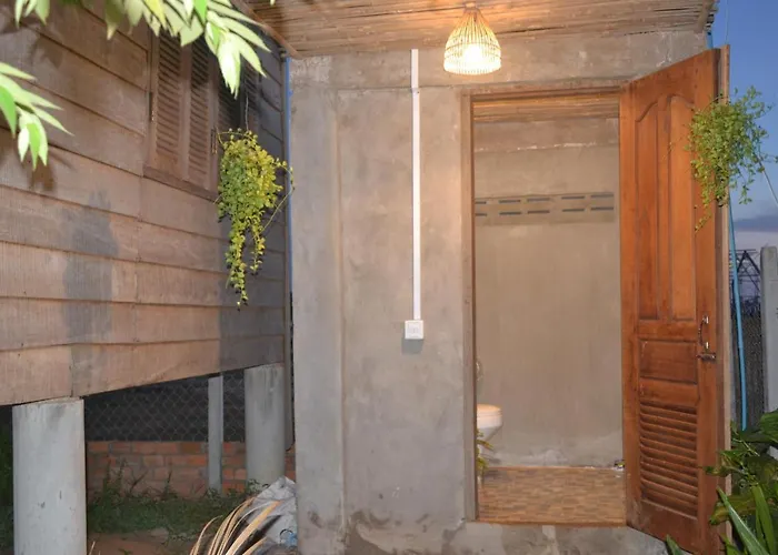 Green Empire Homestay *