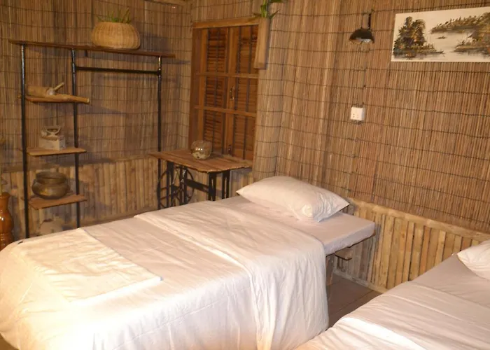 Green Empire Homestay *